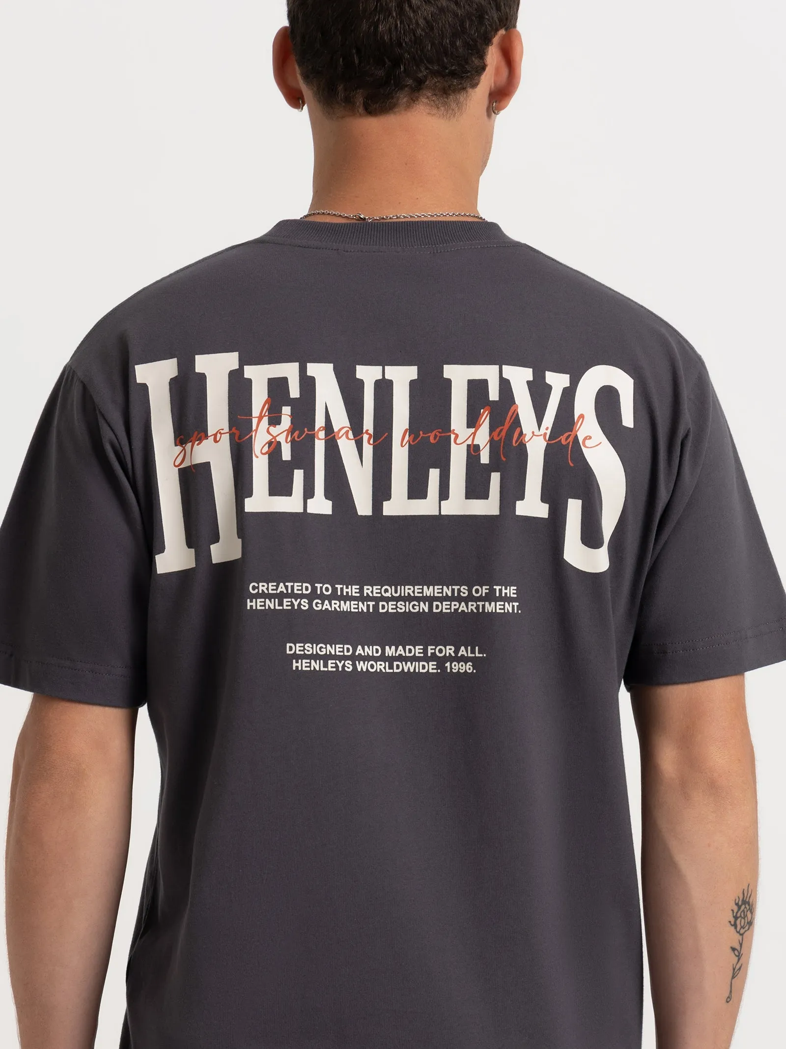 HENLEYS PANORAMIC T-SHIRT - MENS - COAL