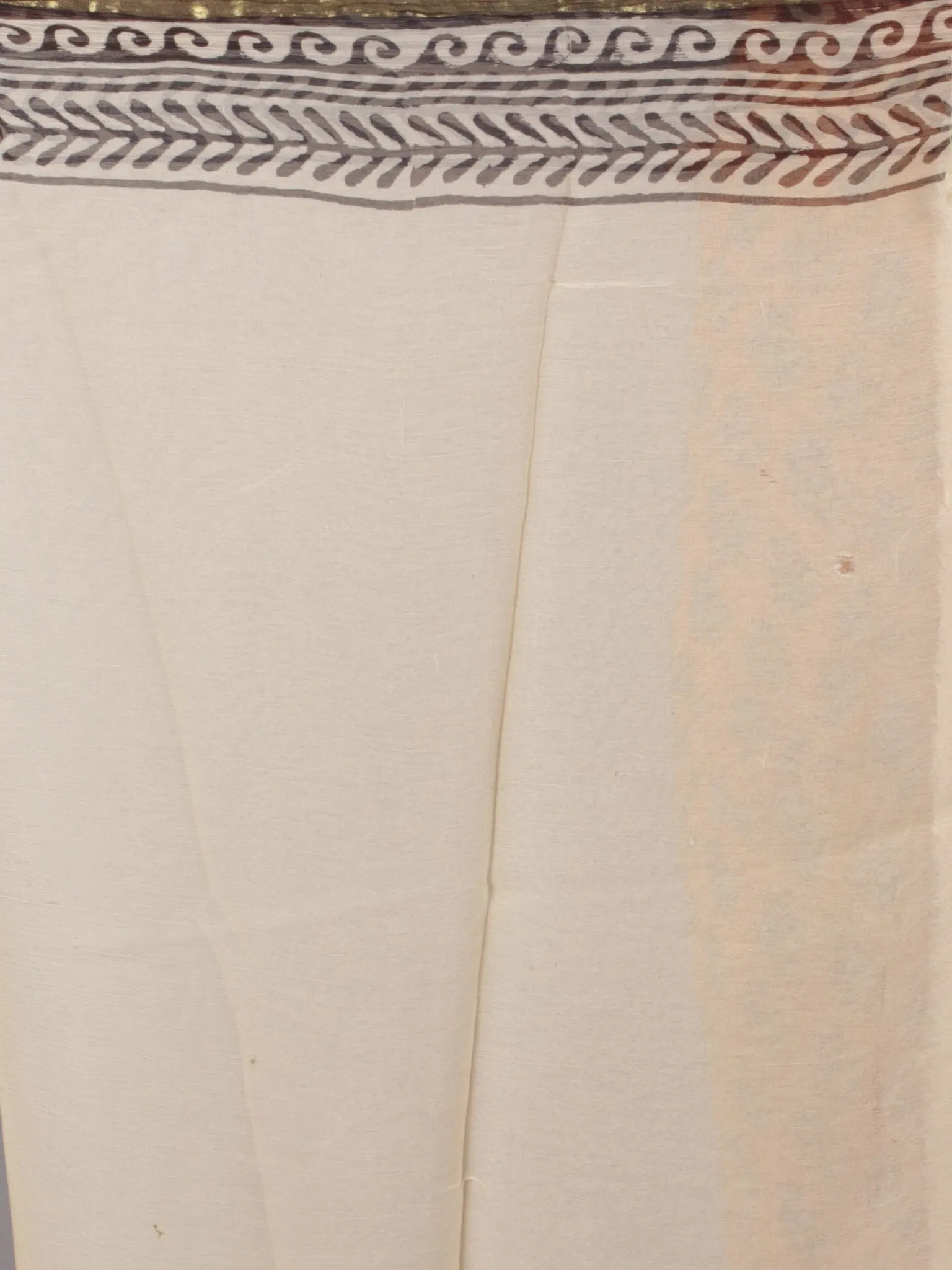 Ivory Black Light Red Hand Block Printed Chiffon Saree - S031701699