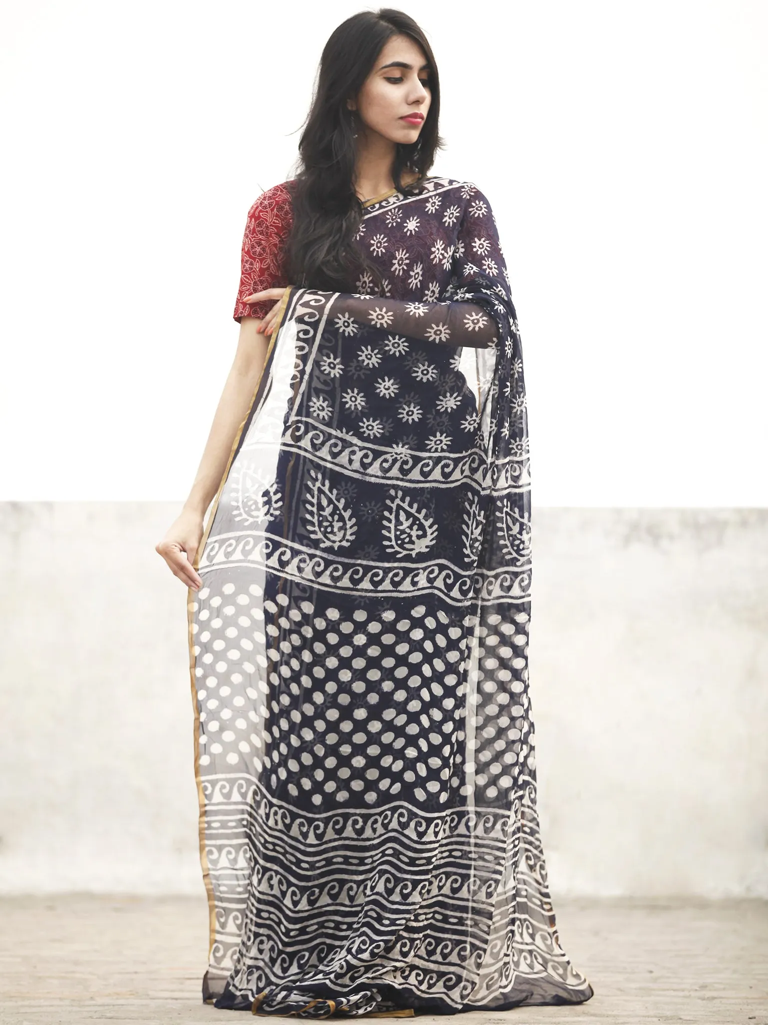 Navy Blue White Hand Block Printed Chiffon Saree With Zari Border - S031702604