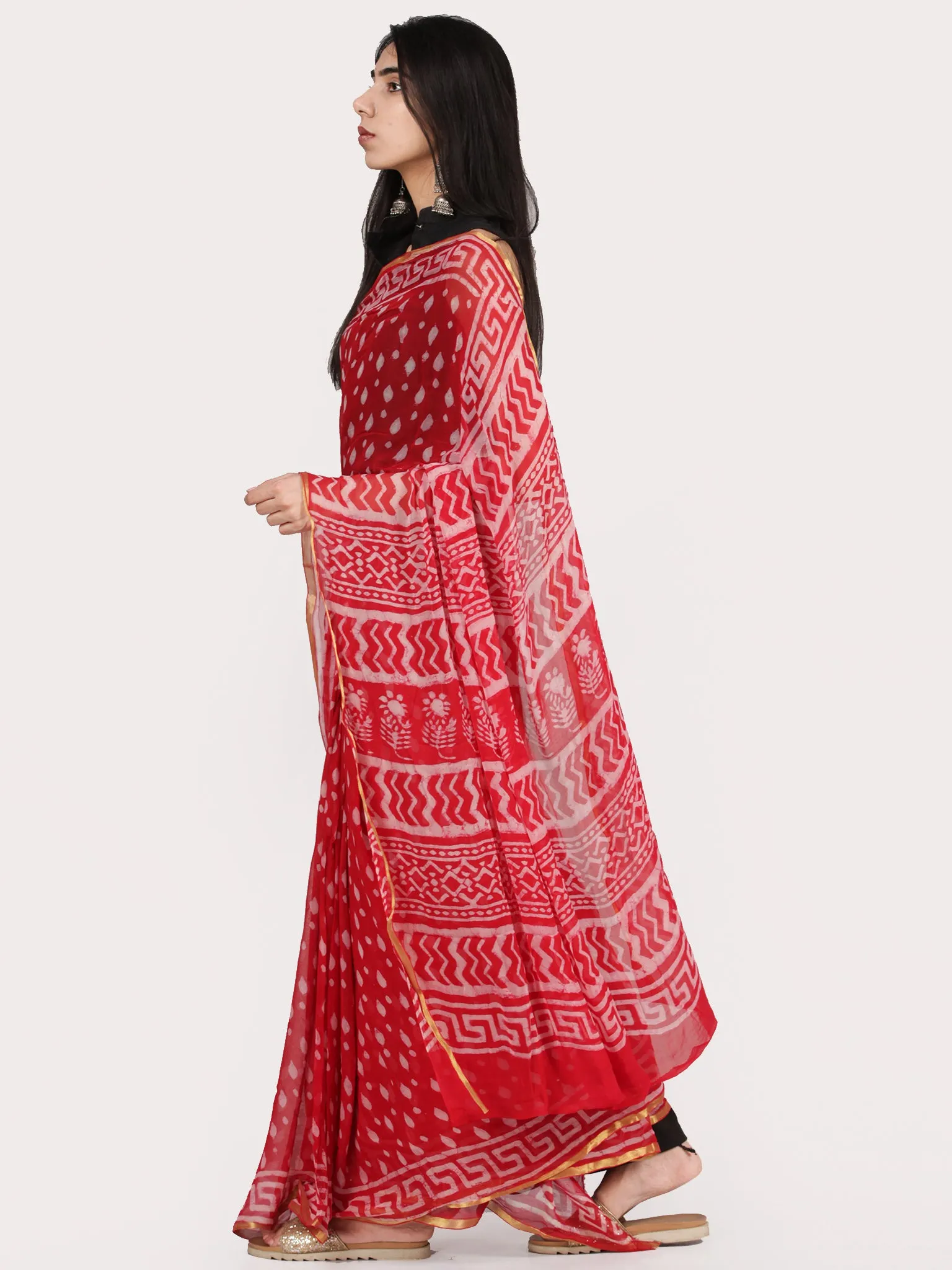 Red OffWhite Hand Block Printed Chiffon Saree With Zari Border - S031704702