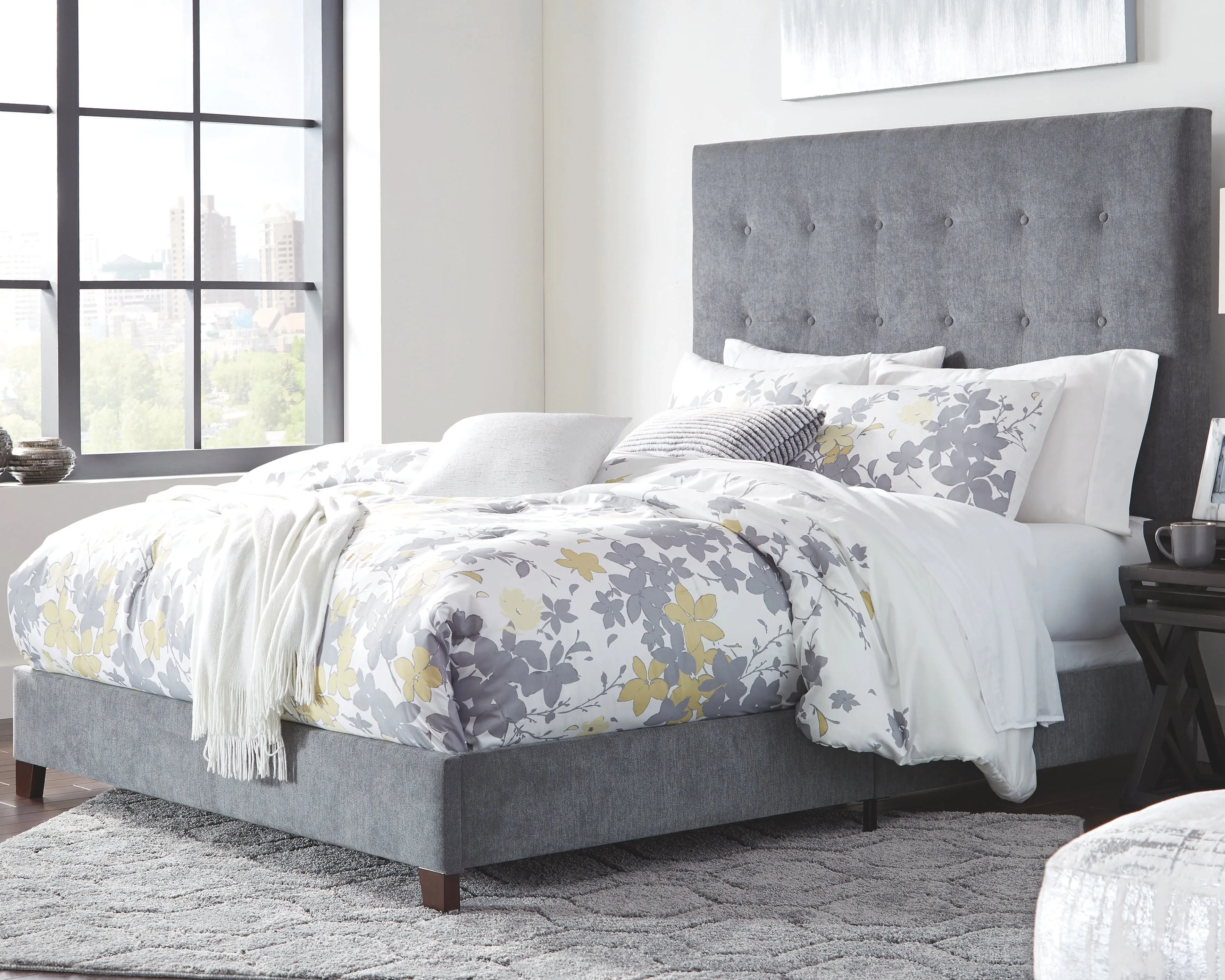 Signature Design by Ashley Dolante Upholstered Bed