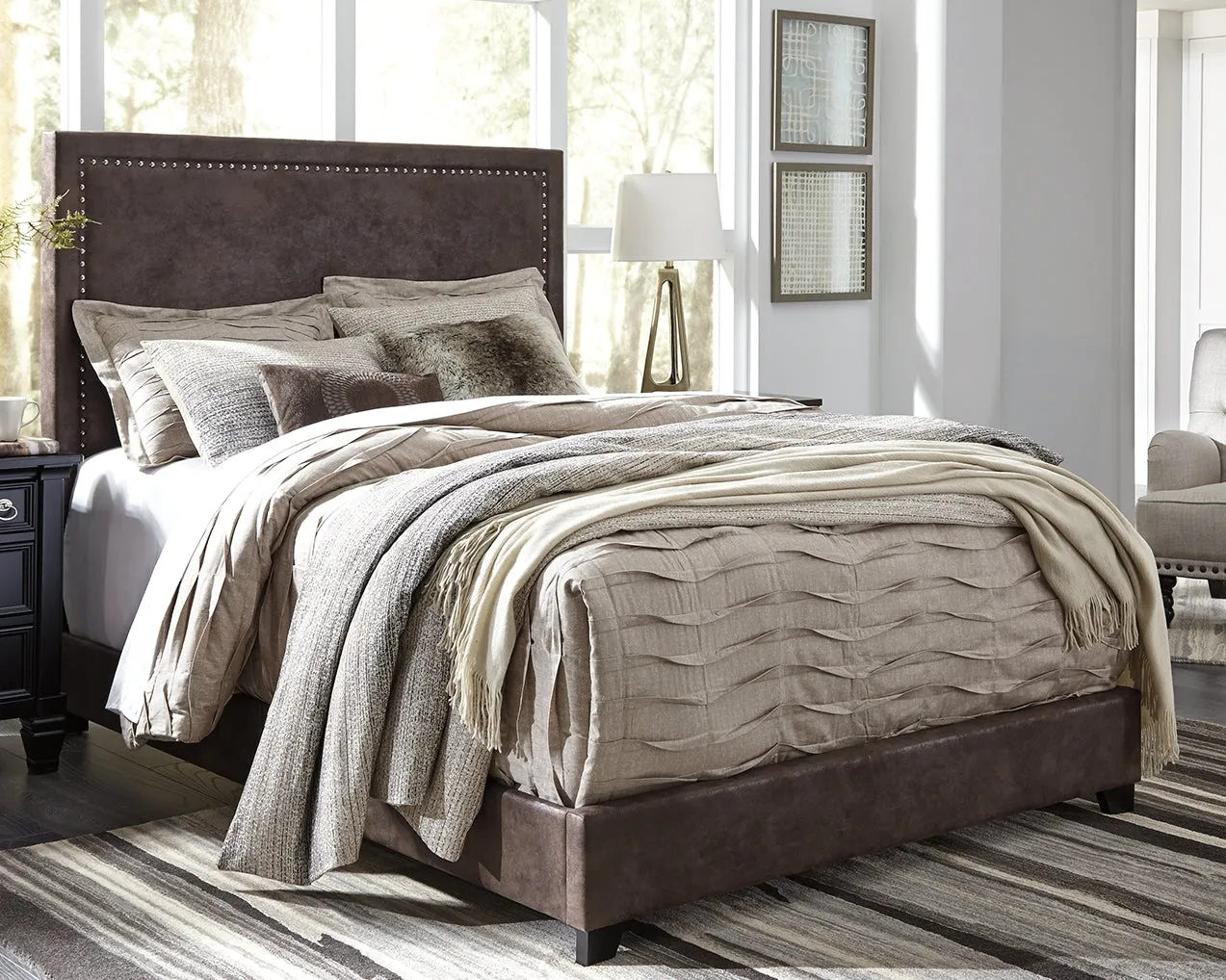 Signature Design by Ashley Dolante Upholstered Bed